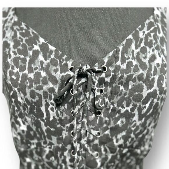 Torrid 0X Large Black Leopard Animal Print Lace-Up Blouse NWT Travel Work Chic - Picture 8 of 11